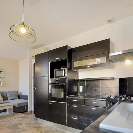 Gorgeous In De La S With Kitchen Holiday home