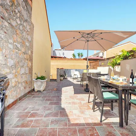 Gorgeous In De La S With Kitchen Holiday home *